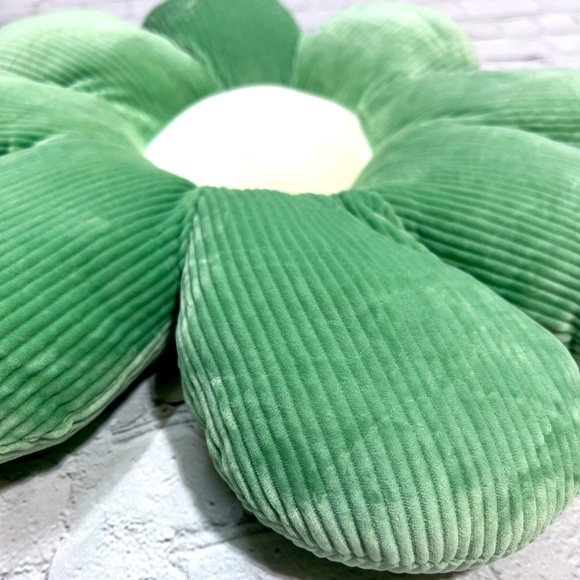🌼Flower Pillow - Green & Cream - Picture 2 of 5